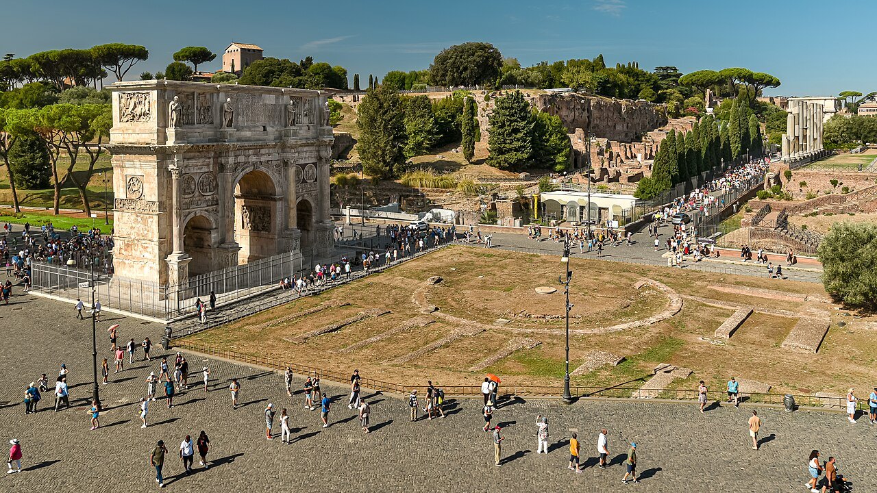 The Arch of Constantine and the square below the Colosseum seen from above, the Palatine behind