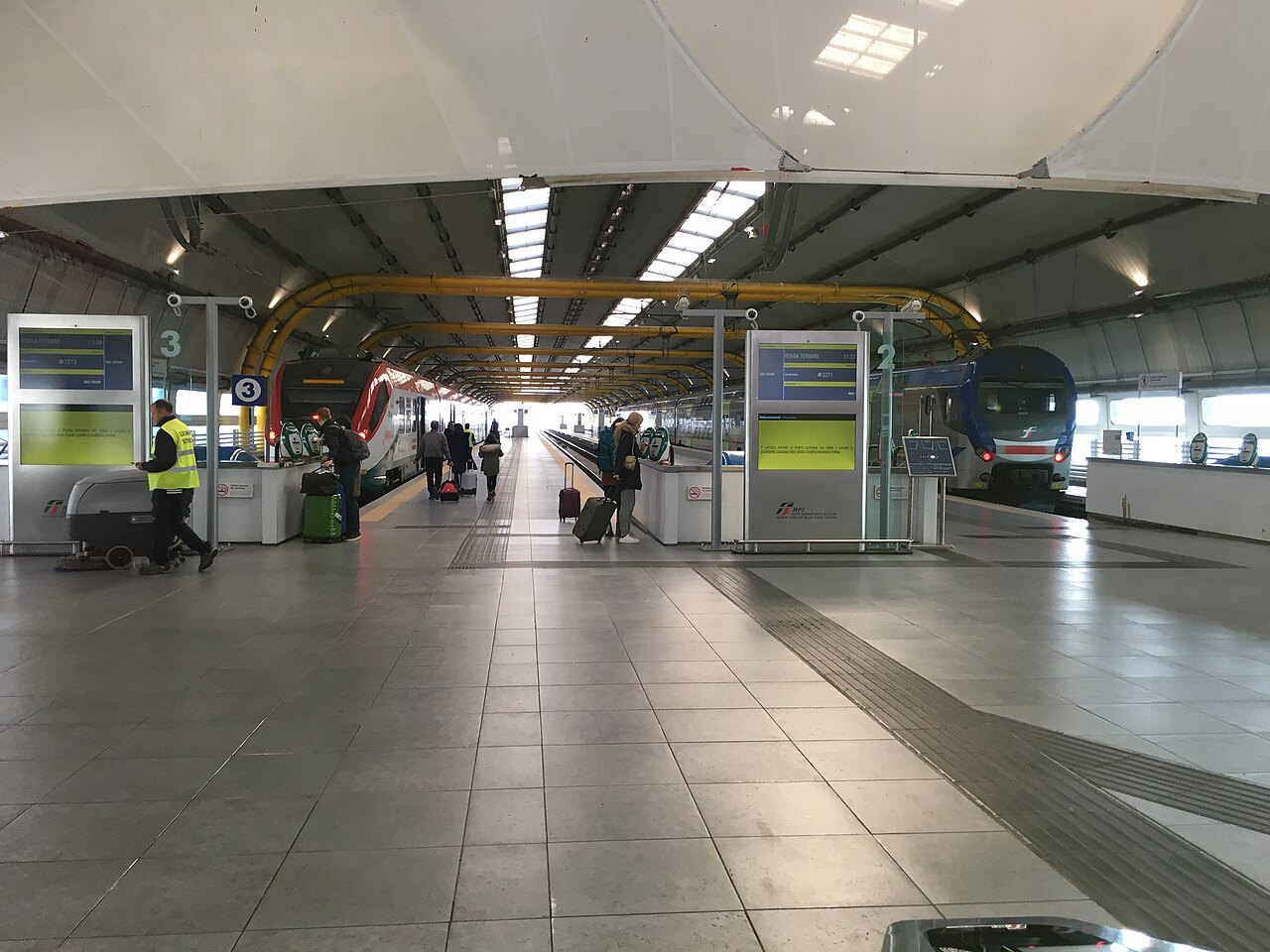 The concourse of the Fiumicino airport railway station, the tracks beyond the ticket barriers