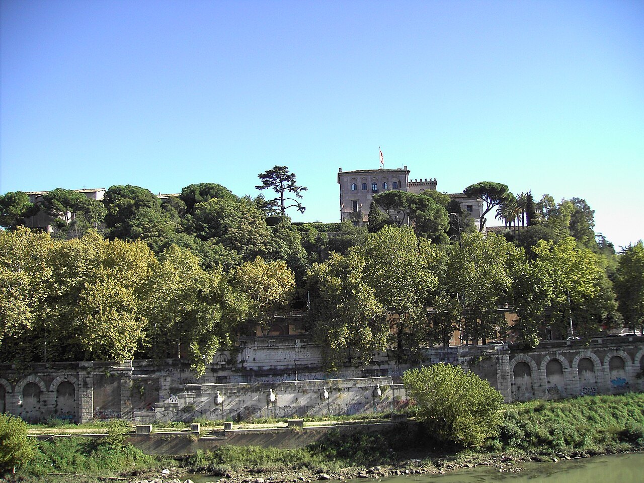 The green slope of the Aventine above the Tiber embankment